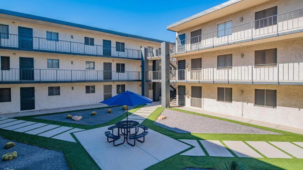 Gorgeous Cozysuites In Camelback With Pool Parking Phoenix Ngoại thất bức ảnh
